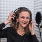 Onze professionele vrouwelijke stemacteur NL-F-0459, staat klaar om u te helpen met Nederlands voice-over. Voice-over voor professionele IVR telefoonoplossingen.