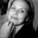 Votre acteur vocal féminin au code FR-F-0918, est prêt à vous aider avec votre commande Français d’enregistrement voix off audiotel.